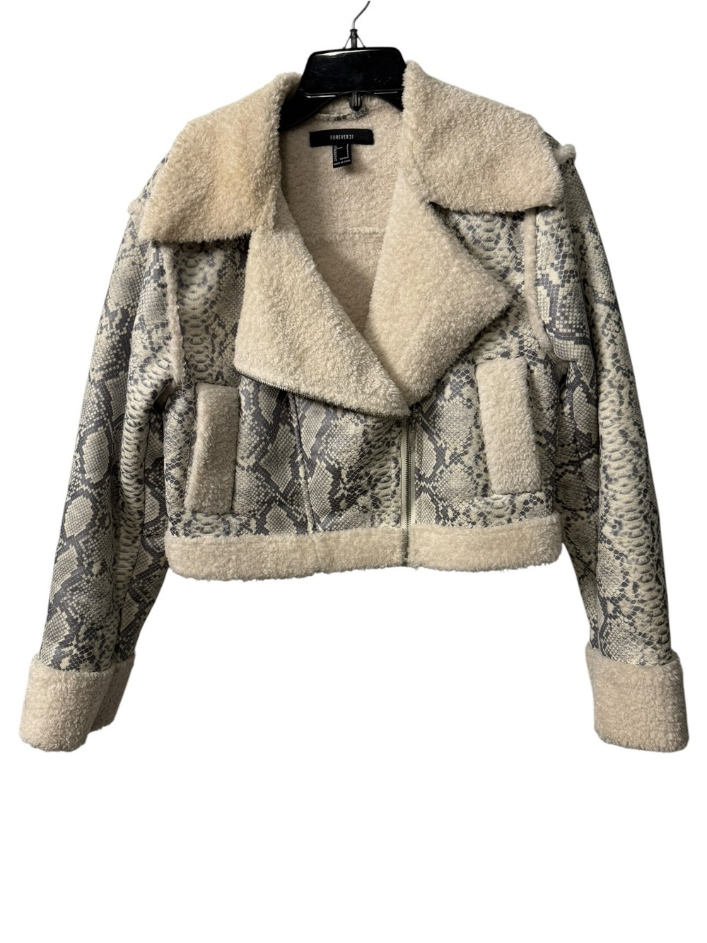 Women’s Forever 21 fuzzy faux snake print cropped jacket EUC Size Small